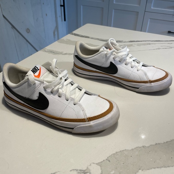 Nike shoes - Picture 5 of 5